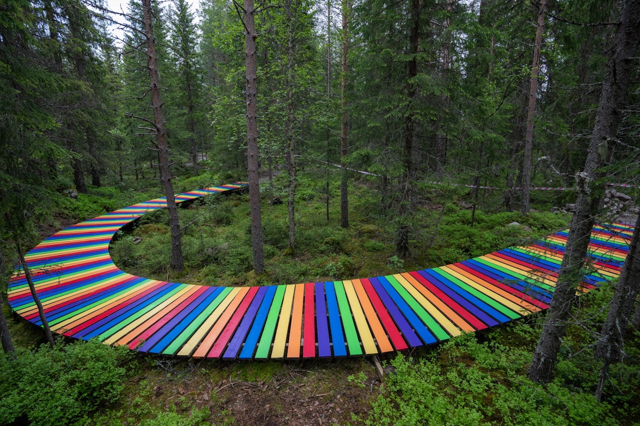 BLIR IKKE ARRANGERT: Green Fox har fått regnbuefarger, men det blir ikke Pride-arrangement som planlagt. Foto: Trysil Bike Arena. trysil bike arena pride