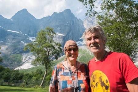 GJENSYN: Tony Howard og Di Taylor på besøk under Trollveggen, 57 år etter at han var med på førstebestigningen i 1965. Foto: Kjetil Svanemyr GJENSYN: Tony Howard og Di Taylor på besøk under Trollveggen, 57 år etter at han var med på førstebestigningen i 1965. Foto: Kjetil Svanemyr