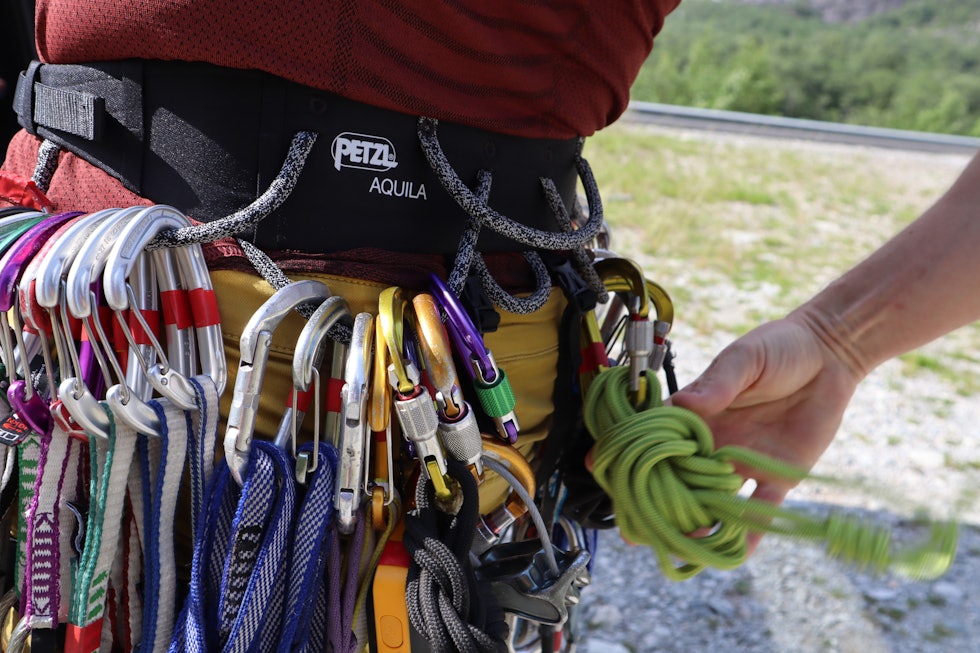 GOD PLASS: Det er ingen mangel på utstyrsløkker på Petzl Aquila. Foto: Siv-Elin Skogen GOD PLASS: Det er ingen mangel på utstyrsløkker på Petzl Aquila. Foto: Siv-Elin Skogen
