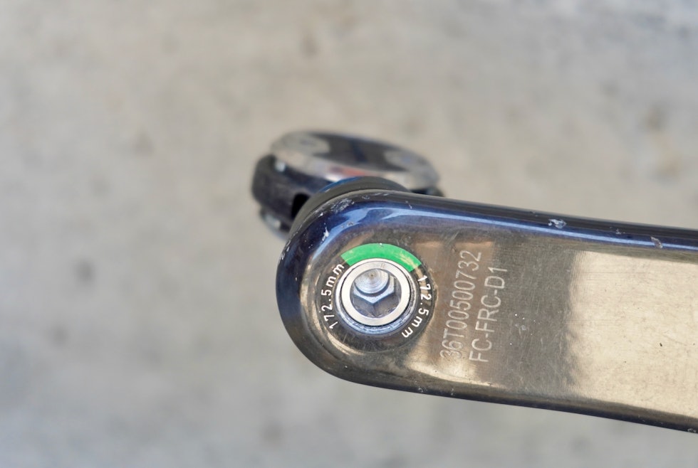 STANDARD: Du skrur enkelt Powerlink-pedalene fast i krankarmene med en 8 mm unbrakonøkkel Test av Wahoo Speedplay Powerlink Zero