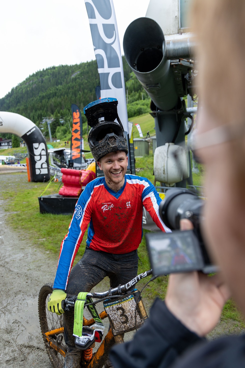 Simen Smestad sette einaste tid under 3minutt og forbetra tida si frå kvalliken, sjølv under svært våte forhold. Foto: Tor Einar Wahl Simen Smestad sette einaste tid under 3minutt og forbetra tida si frå kvalliken, sjølv under svært våte forhold. Foto: Tor Einar Wahl