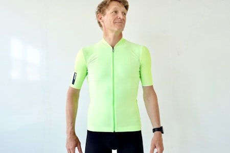 ENSFARGE: Santini Colore Puro kommer i flere klare farger. Den neongule synes godt.  TEST AV SANTINI COLORE PURO