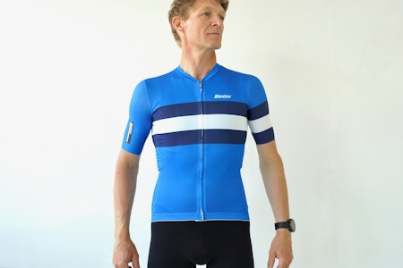 RITT-TRØYE: Santini Sleek Bengal er en trøye best egnet til ritt der du kun bruker lommene til energi-geler og løse ermer. Foto: Gunhild Aaslie Soldal Test av Santini Sleek Bengal Eco