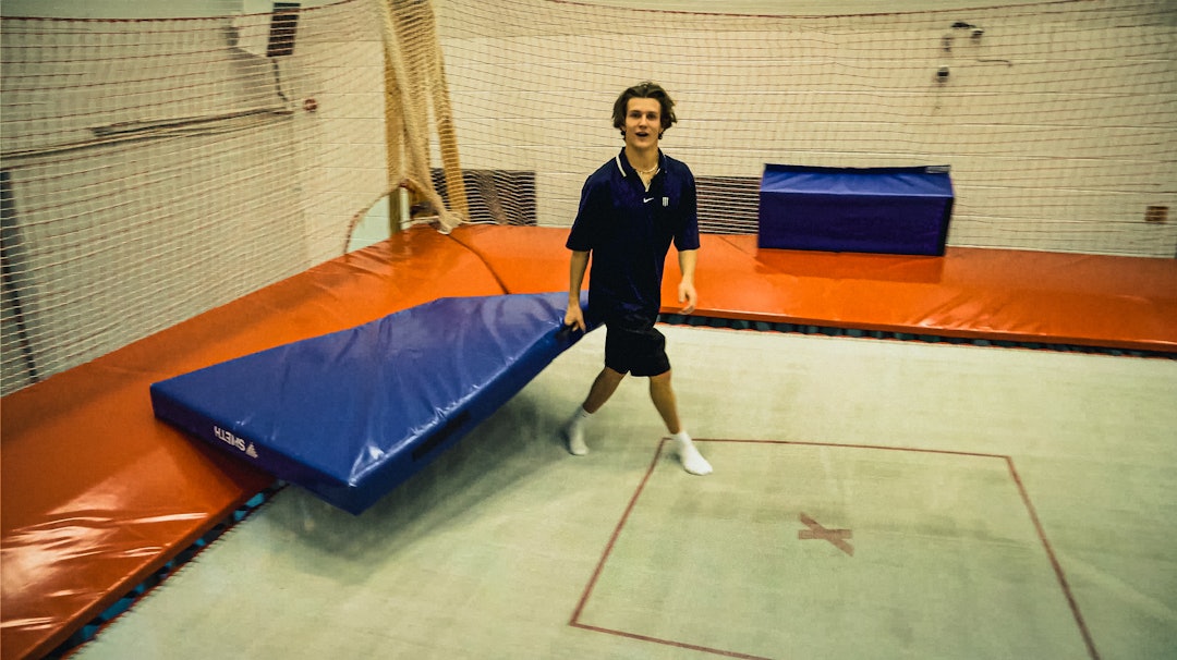 MADRASS: Det er lov å bruke madrass når du skal øve inn nye triks. MADRASS: Det er lov å bruke madrass når du skal øve inn nye triks.