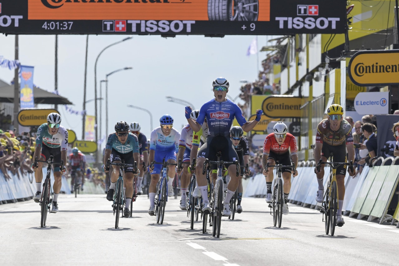 TRODDE HAN VANT: Jasper Philipsen med en klassisk blemme på målstreken i Calais. Foto: Cor Vos TRODDE HAN VANT: Jasper Philipsen med en klassisk blemme på målstreken i Calais. Foto: Cor Vos