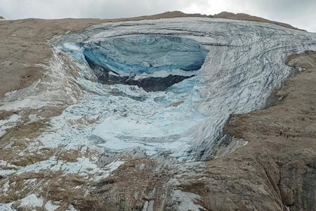 RASTE UT: Sju mennesker er bekreftet omkommet og fem er fortsatt savnet etter isbrekollapsen i Dolomittene. Bildet viser hvor breen kollapset og dundret ned fjellsiden. Foto: Redningstjenesten i Canazei RASTE UT: Sju mennesker er bekreftet omkommet og fem er fortsatt savnet etter isbrekollapsen i Dolomittene. Bildet viser hvor breen kollapset og dundret ned fjellsiden. Foto: Redningstjenesten i Canazei