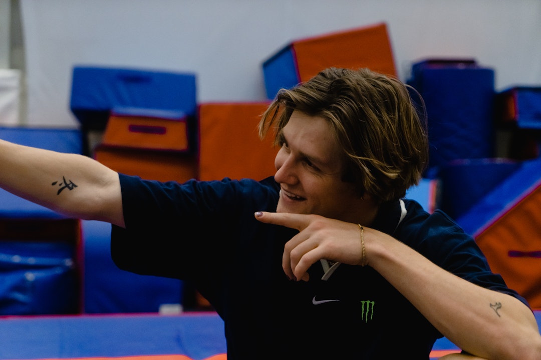 AKROBATIKKENS BOLT: Akkurat som at Birk Ruud er et ess med ski på bena, er han også en ener på trampoline. Foto: Christian Nerdrum AKROBATIKKENS BOLT: Akkurat som at Birk Ruud er et ess med ski på bena, er han også en ener på trampoline. Foto: Christian Nerdrum