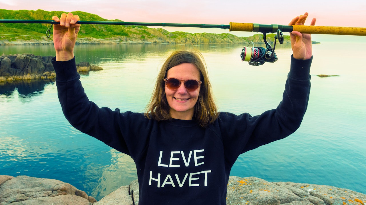 SPORLØST PÅ SVABERGA: Turkompis Beathe Dømbe fisker uten å legge igjen spor etter seg, verken på land eller i havet. Foto Jon Olav Larsen leve havet