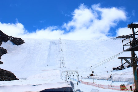 ÅPENT: Fra mandag er sommerskisenteret på Folgefonna det eneste åpne skianlegget i Norge. Foto: Fonna Glacier Ski Resort ÅPENT: Fra mandag er sommerskisenteret på Folgefonna det eneste åpne skianlegget i Norge. Foto: Fonna Glacier Ski Resort