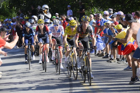 SPENNING: Jonas Vingegaard og Tadej Pogacar kriger om sammenlagtseieren i årets Tour de France. Foto: Cor Vos