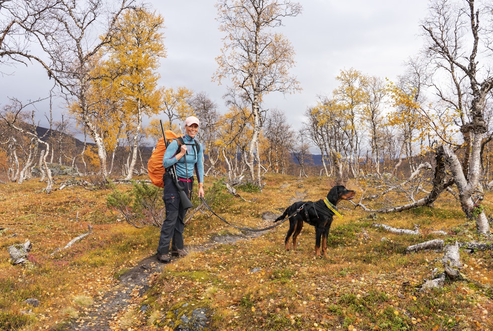 Spent duo: Fra parkeringsplassen i enden av Andfjellveien, fulgte vi den lettgåtte stien inn mot Virvatnet. Spent duo: Fra parkeringsplassen i enden av Andfjellveien, fulgte vi den lettgåtte stien inn mot Virvatnet.