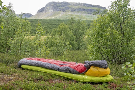 Sov på rett sted: Med Exped Ultra 3R MW Mummy liggeunderlag er det verken vekt eller komfort som legger begrensninger for hvor du kan sove. Exped Ultra 3R MW Mummy liggeunderlag utendørs