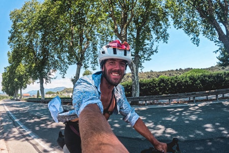 TIL NICE: Andreas Løve Storm Fausko har her ankommet Frankrike etter en mildt sagt lang sykkeltur gjennom Europa. Foto: Andreas Løve Storm Fausko Andreas Løve Storm Fausko.