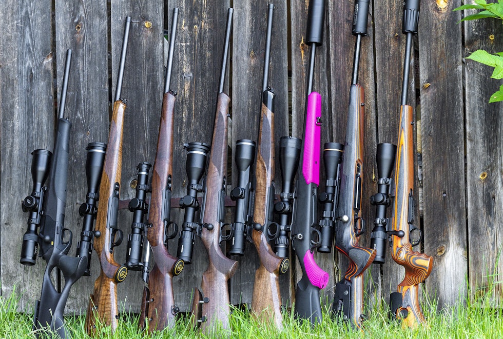 Åtte rifler for dame på rekke