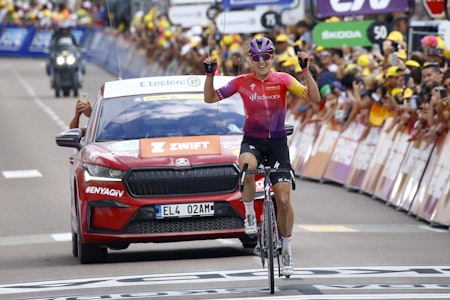 ALENE TIL MÅL: Marlen Reusser tok en imponerende soloseier på den 4. etappen av Tour de France Femmes. Foto: Cor Vos