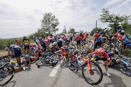 MANGE I BAKKEN: "Halve" feltet gikk i bakken på den femte etappen av Tour de France Femmes 2022. Foto: Cor Vos