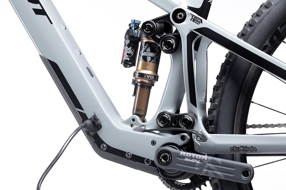 LETT MOTOR: Fazua Ride 60-motoren bidrar til lav vekt, og er pent integrert i ramma.Foto: Pivot. pivot shuttle sl elsykkel 2022