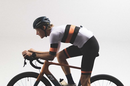 RASK DRAKT: Du kan spare sekunder og watt på en ettersittende fartsdress. Test av Santini Viper Bengal Skinsuit road. Foto: Kristoffer H. Kippernes