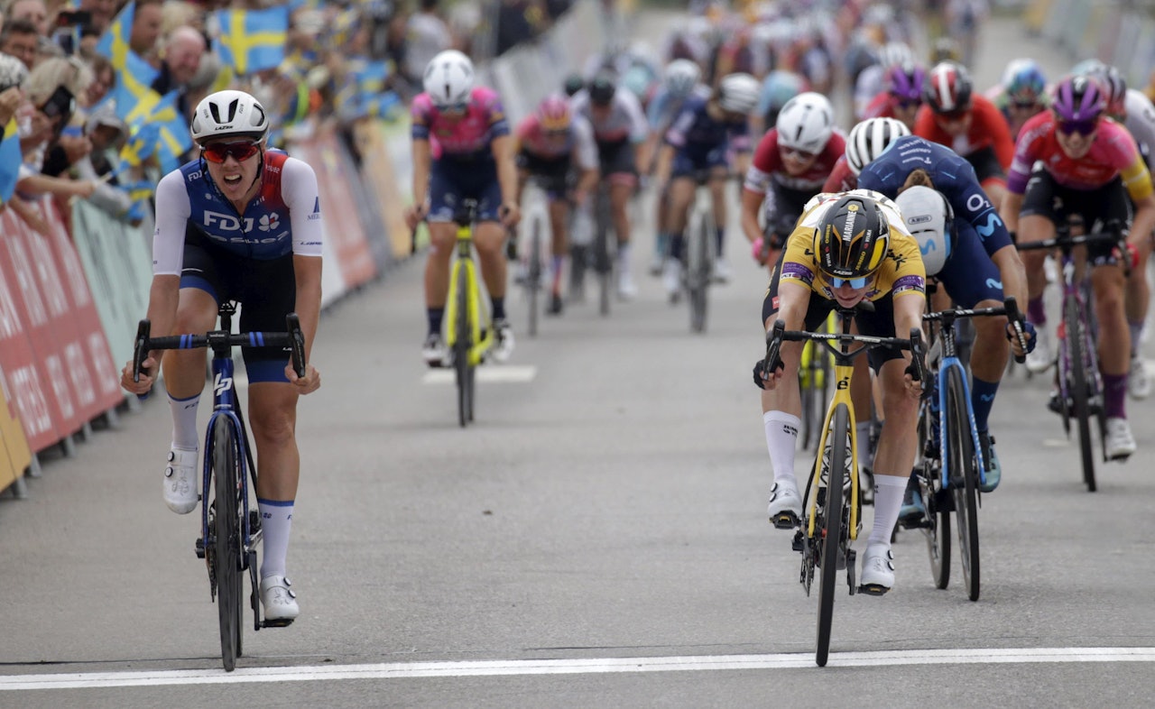JEVNT: Marianne Vos kom seg akkurat foran Emilia Fahlin på den andre etappen av Tour of Scandinavia. Foto: Cor Vos