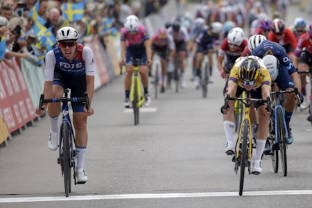 JEVNT: Marianne Vos kom seg akkurat foran Emilia Fahlin på den andre etappen av Tour of Scandinavia. Foto: Cor Vos