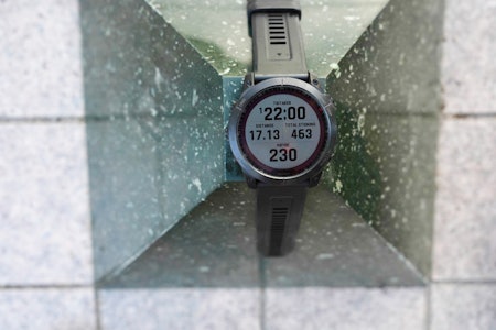 RÅ KLOKKE: Garmin Fenix 7X er en toppspekket toppmodell med alle de nyeste og mest avanserte funksjonene du kan ønske deg i en sportsklokke. Test av Garmin Fenix 7X pulsklokke