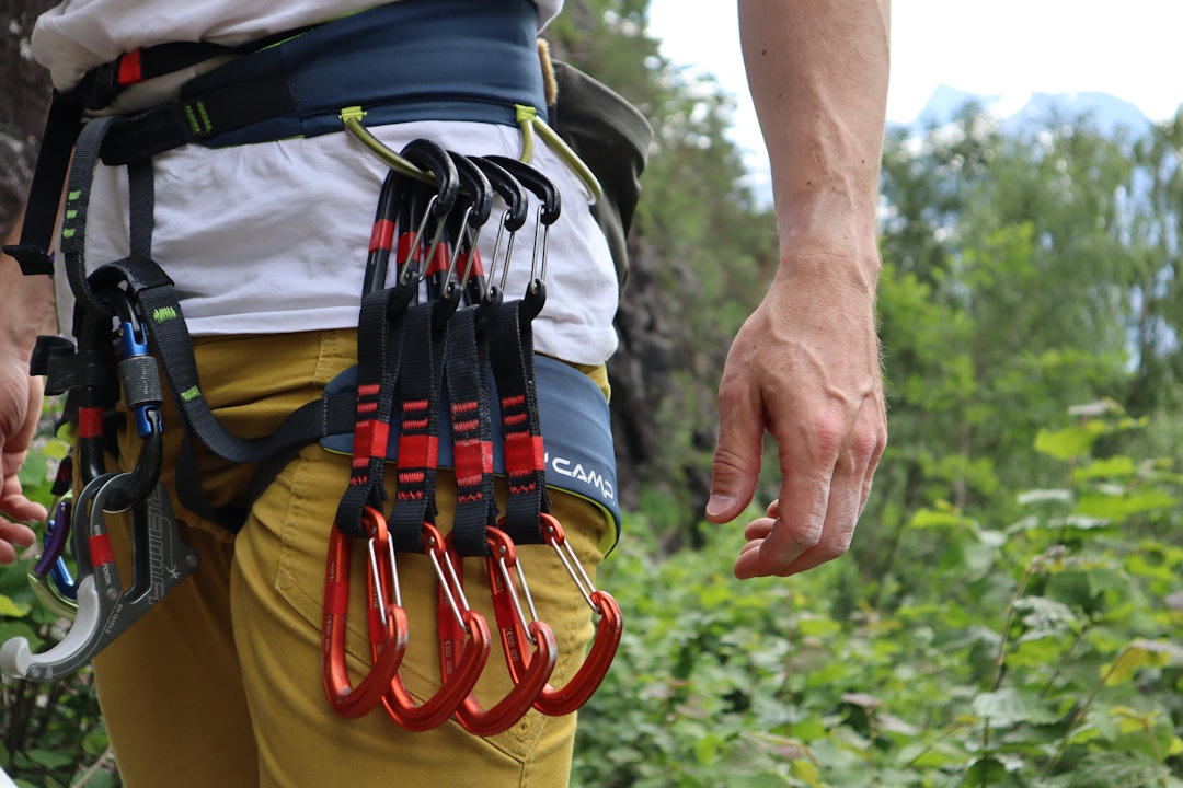 Med Energy på klatrefeltet Helveten ved Åndalsnes. detaljbilde camp energy klatresele