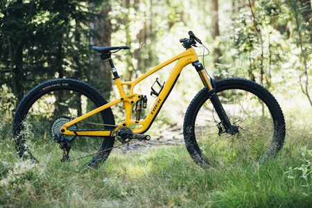 GULT ER KULT: Fargen på toppmodellen av Fuel EX er iøynefallende. Foto: Kristoffer H. Kippernes. trek fuel ex 2022 test