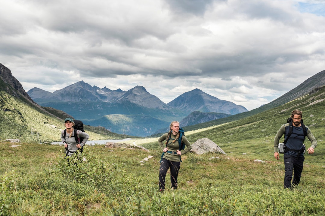 Kle deg riktig på dager da vandringen går langt, over stokk og stein og utenfor dekning. Foto: Fjordlapse Photography Kle deg riktig på dager da vandringen går langt, over stokk og stein og utenfor dekning. Foto: Fjordlapse Photography