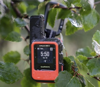 Robust: Garmin InReach Mini 2 er støtsikker og tåler en støyt, både når det gjelder vann og rusk. Garmin InReach Mini 2 satellittbasert kommunikasjonsenhet