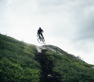 LOKAL FLYGNING: Skal du bare sykle ett sted på Oppdal, er Raudhovden en ganske het kandidat med sine flytstier. Einar Vik meldes inn for landing på stien Maurtråkket. stisykling tips Oppdal