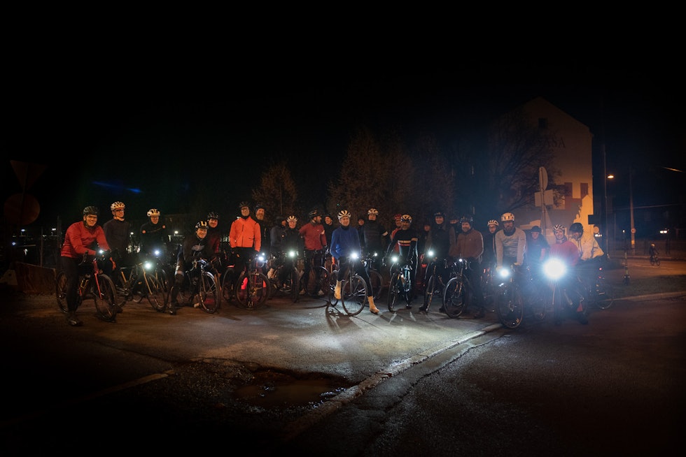 UFORMELL TRENINGSGRUPPE: Oslo Dawn Patrol er et fellesskap som sykler to ganger i uken, året rundt. På det meste er de 100 syklister. Foto: Henrik Alpers