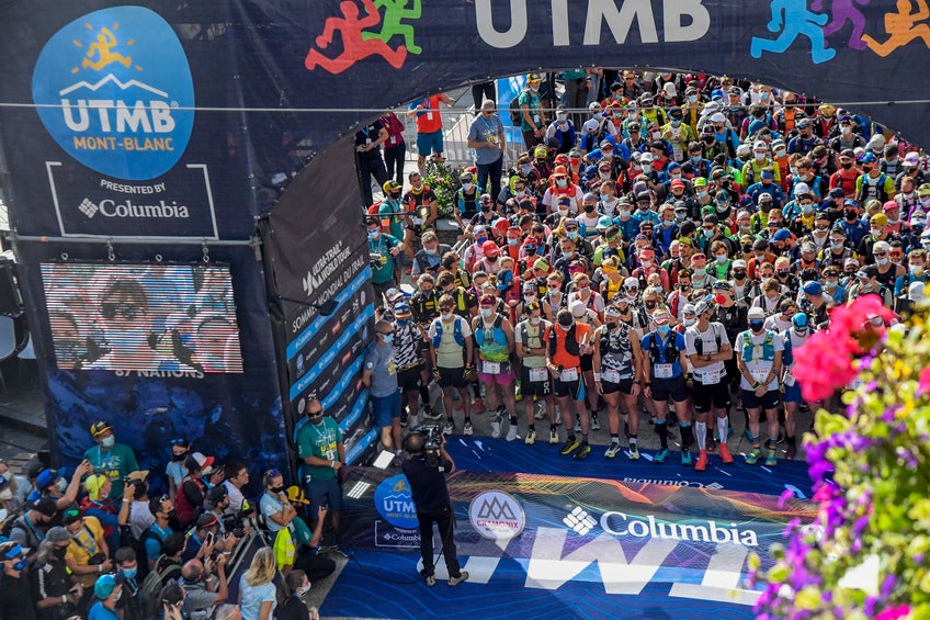 STARTEN GÅR: Fra Place Triangle Amitié i Chamonix. Her fra 2021. Foto: UTMB STARTEN GÅR: Fra Place Triangle Amitié i Chamonix. Her fra 2021. Foto: UTMB