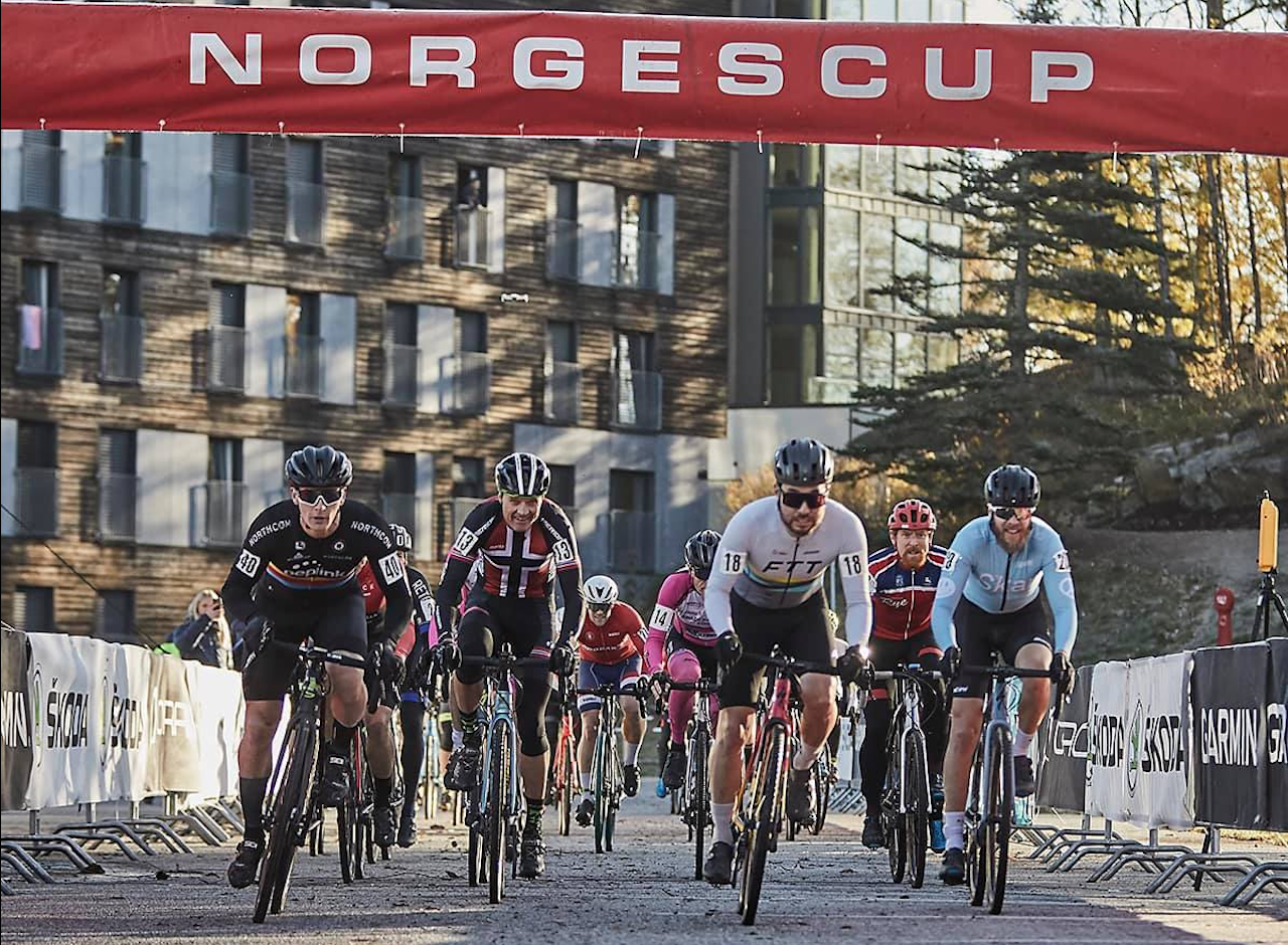 STORT ANSVAR - LITE HJELP: Arrangøren av Studentcross er svært kritiske til oppfølgingen de får fra forbundet, når de avvikler cyclocrossritt. Foto: Pål Anders Thunæs.