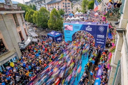 26. AUGUST 2022: Enorm oppslutning om løperne som legger ut på den lange løpeturen rundt Mont Blanc-massivet, i Frankrike, Italia og Sveits. Foto: UTMB 26. AUGUST 2022: Enorm oppslutning om løperne som legger ut på den lange løpeturen rundt Mont Blanc-massivet, i Frankrike, Italia og Sveits. Foto: UTMB