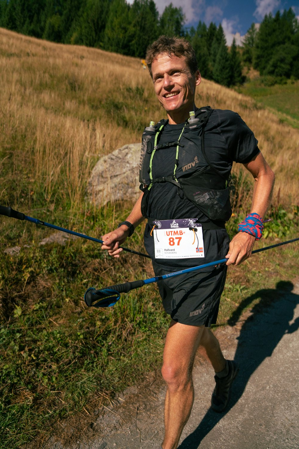 PÅ GOD VEI: Hallvard Schjølberg var blant de få norske som fullførte UTMB (170K) i år. Foto: Christopher Shand hallvard Scjølberg