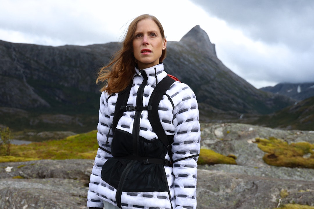 Jakken Switch er et brukervennlig mellomlag som har ulike funksjoner om du vrenger den. Foto: @catrinekildemo Jakken Switch er et brukervennlig mellomlag som har ulike funksjoner om du vrenger den. Foto: @catrinekildemo