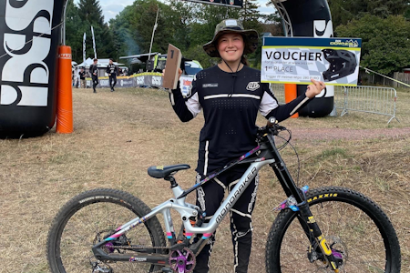 VANT: Nellie Aabech sikret sammenlagtseier i sin klasse i helgens iXS Downhill Cup. Foto: Privat VANT: Nellie Aabech sikret sammenlagtseier i sin klasse i helgens iXS Downhill Cup. Foto: Privat