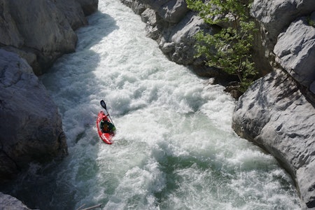 DRAMA: Eirik Hansen på vei inn i Manavgat-juvet i Tyrkia, hvor det ble mildt sagt dramatisk. Filmen om det hele ser du på Fri Flyt Utefilm. DRAMA: Eirik Hansen på vei inn i Manavgat-juvet i Tyrkia, hvor det ble mildt sagt dramatisk. Filmen om det hele ser du på Fri Flyt Utefilm.