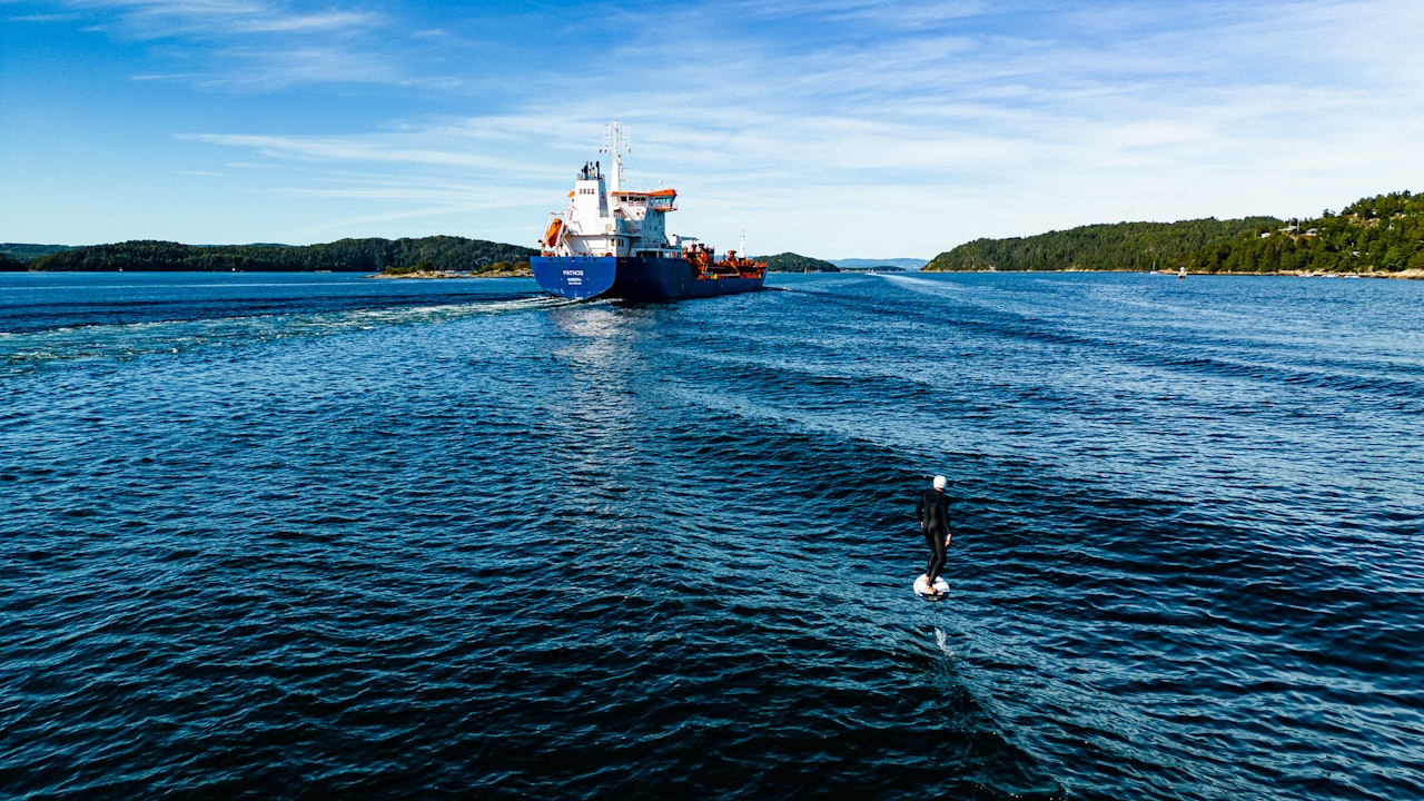 HAIK FRA MADEIRA: Lasteskipet Patnos fra Madeira er ett av mange «surfbare» skip som går inn og ut av Oslofjorden hver eneste dag. Foto: Christian Nerdrum HAIK FRA MADEIRA: Lasteskipet Patnos fra Madeira er ett av mange «surfbare» skip som går inn og ut av Oslofjorden hver eneste dag. Foto: Christian Nerdrum