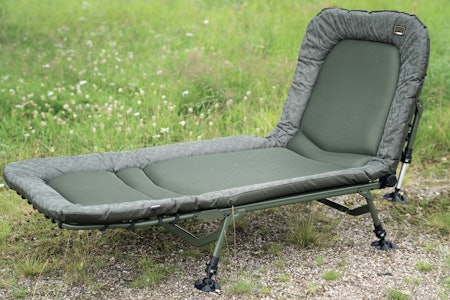 TELTSENG: Relax Recliner er en komfortabel teltseng med gode justeringsmuligheter Prologic Inspire Relax Recliner teltseng utendørs