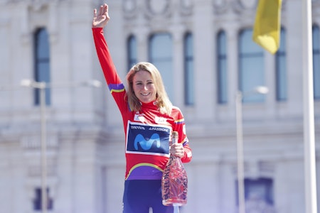 TRE AV TRE: Annemiek van Vleuten på podiet i Madrid etter å ha sikret seieren i Ceratizit Challenge by La Vuelta. Foto: Cor Vos TRE AV TRE: Annemiek van Vleuten på podiet i Madrid etter å ha sikret seieren i Ceratizit Challenge by La Vuelta. Foto: Cor Vos