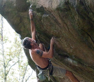 PEILING: Gudmund Grønhaug er godt kjent i Bohuslän. Her klatrer han i Granitgrottan. Foto: Privat PEILING: Gudmund Grønhaug er godt kjent i Bohuslän. Her klatrer han i Granitgrottan. Foto: Privat