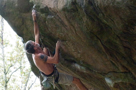 PEILING: Gudmund Grønhaug er godt kjent i Bohuslän. Her klatrer han i Granitgrottan. Foto: Privat PEILING: Gudmund Grønhaug er godt kjent i Bohuslän. Her klatrer han i Granitgrottan. Foto: Privat