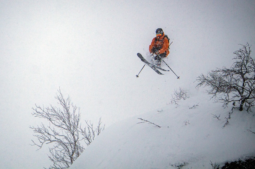 Julian Carr får rikelig med luft under skia - noe han er vant med.  Foto: Fri Flyt Konseptstudio