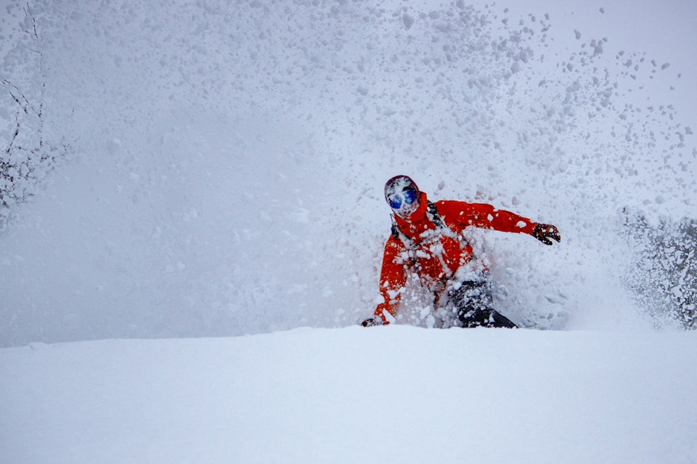 Krister Kopalas snøbrett vet hvordan slik snø skal behandles. Foto: Fri Flyt Konseptstudio