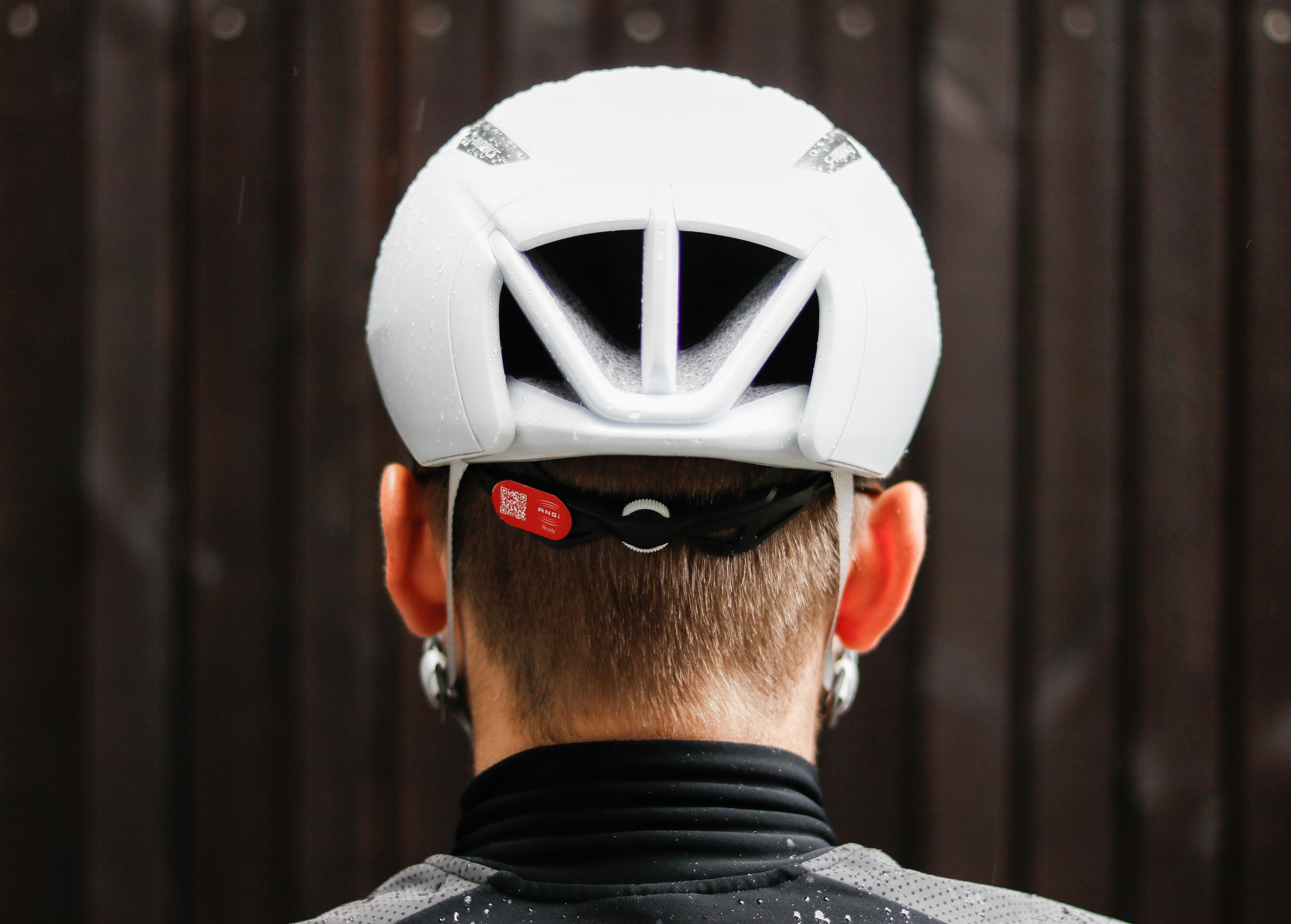 UTLØP: Luften kanaliseres innvending i hjelmen på en bedre måte enn forrige generasjon Evade, og kommer ut her. Foto: Knut Andreas Lone