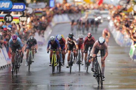 GULL: Annemiek van Vleuten holdt unna for konkurrentene og ble verdensmester for andre gang. Foto: Cor Vos GULL: Annemiek van Vleuten holdt unna for konkurrentene og ble verdensmester for andre gang. Foto: Cor Vos