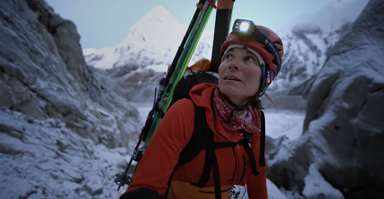 SAVNET: Hilaree Nelson er savnet etter en fallulykke på Manaslu. Bilde fra en dokumentar om Lhotse. Hilaree Nelson.