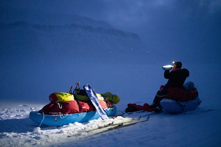 PÅ TUR I NORD: I filmen «Njord» får du se historien om den første selvforsynte vinterkryssingen av Svalbard. Foto: Vincent Colliard