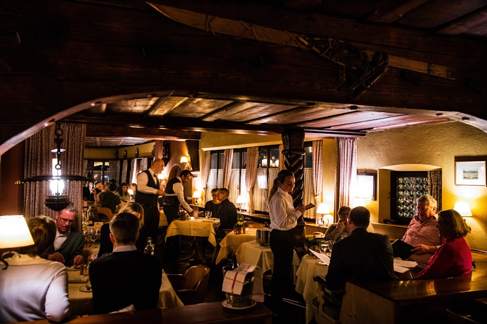 HISTORISK MAT: Chesa Grischuna er en av Alpenes mest klassiske restauranter. Foto: Mattias Fredriksson HISTORISK MAT: Chesa Grischuna er en av Alpenes mest klassiske restauranter. Foto: Mattias Fredriksson